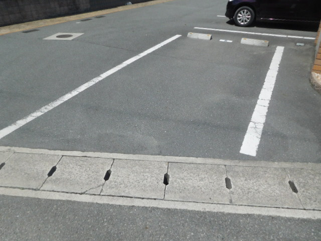 姫路市御国野町国分寺のハイツの駐車場