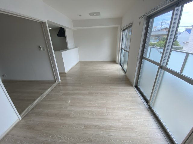 グランシャトー新在家の洋室