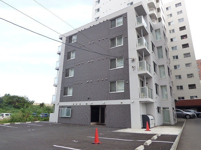 札幌市中央区南十四条西１丁目の賃貸マンション