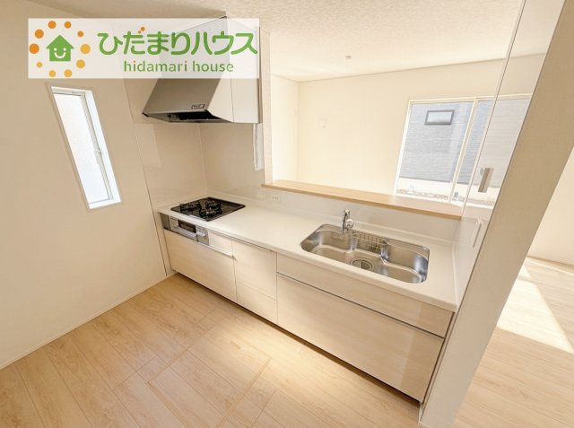 【キッチン】 | つくば市谷田部第24　新築戸建　2号棟 | コンロは嬉しい3口コンロ！シンクはつなぎ目なしでお掃除も簡単です♪