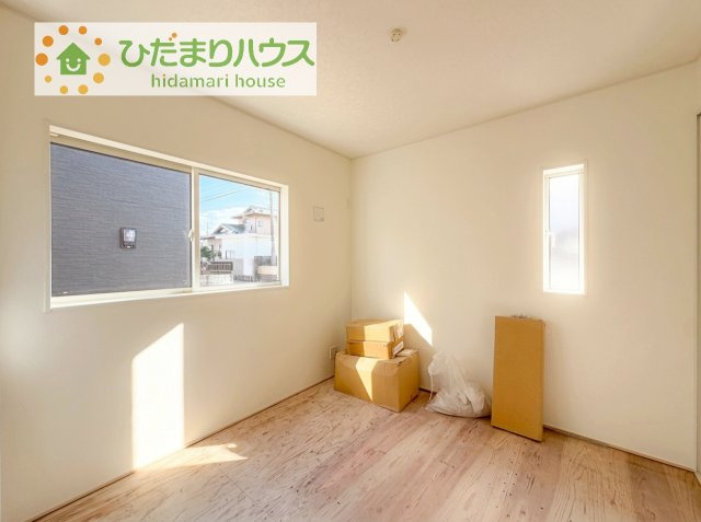 【和室】 | つくば市谷田部第24　新築戸建　2号棟 | リビング横には、お子様の遊び場にもなる和室が隣接。小さなお子さまにはフローリングよりもやわらかい畳の方が安心です♪
