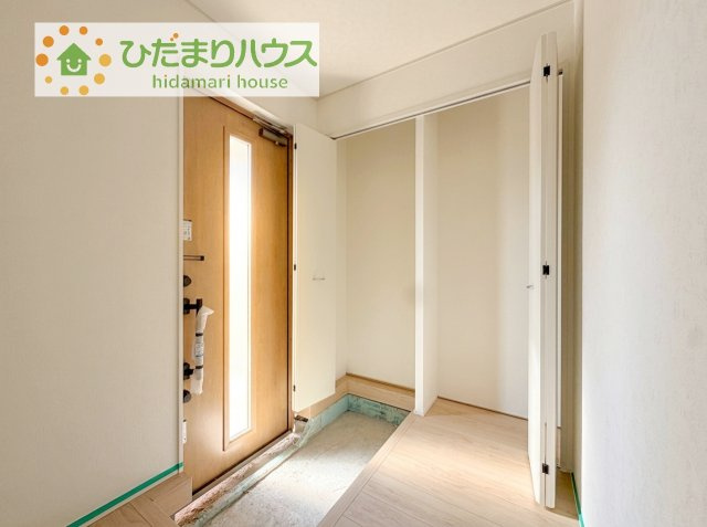【玄関】 | つくば市谷田部第24　新築戸建　2号棟 | 丁度良い靴箱のサイズ♪これだけあれば家族全員の靴がしまえてスッキリ(^O^)