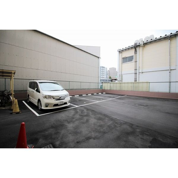 名古屋市中区金山５丁目の賃貸マンションの駐車場