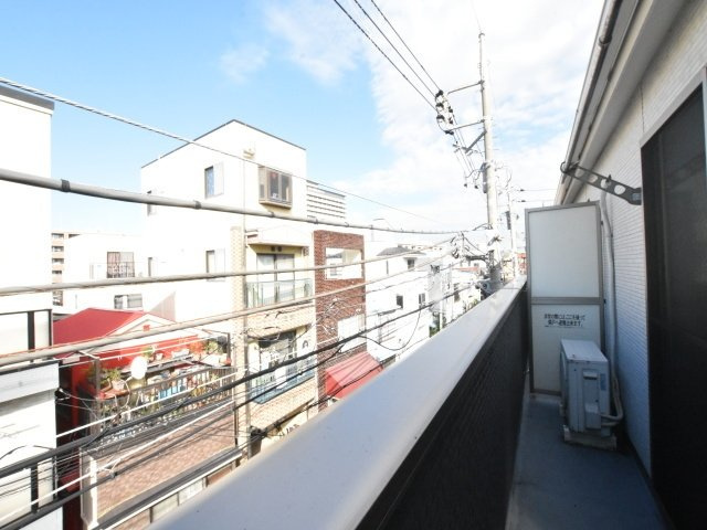 スプリングス横浜吉野町のバルコニー