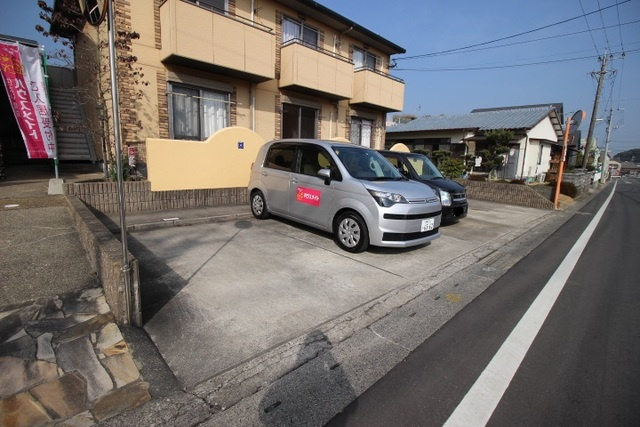 ウェルヴィラの駐車場|駐車スペースもあります☆