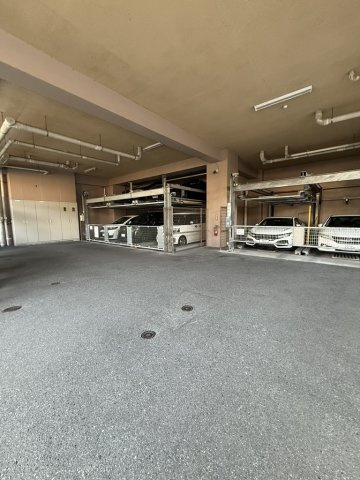 グラン博多レジェンドの駐車場