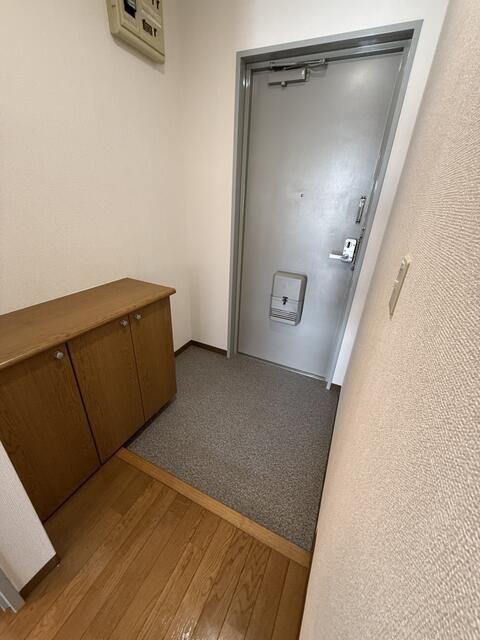 松永ビルの玄関