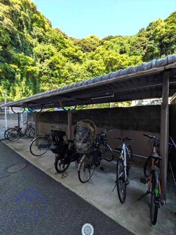 ダイナコートエスパシオ愛宕の駐車場