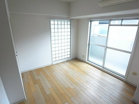神戸市東灘区甲南町５丁目の賃貸マンションの居間・リビング