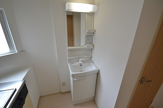神戸市中央区二宮町２丁目の賃貸マンションの洗面所