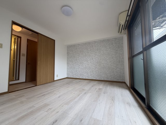 神戸市灘区赤坂通８丁目の賃貸マンションの居間・リビング