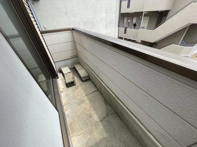 神戸市灘区灘北通２丁目のアパートのバルコニー