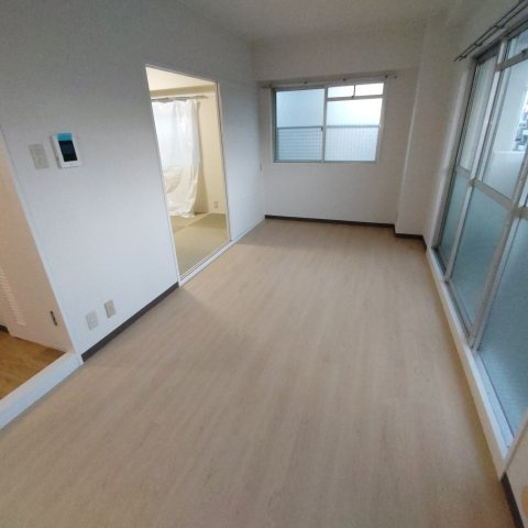 神戸市灘区友田町３丁目の賃貸マンションの居間・リビング