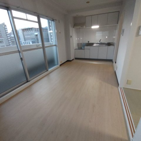 神戸市灘区友田町３丁目の賃貸マンションの居間・リビング