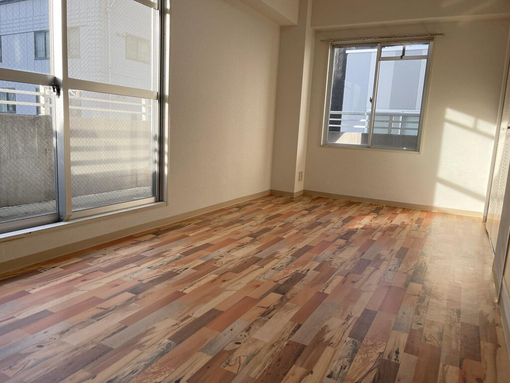 神戸市中央区元町通３丁目のアパートの居間・リビング