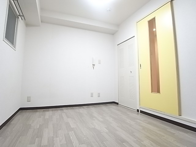 神戸市中央区元町通３丁目のアパートの居間・リビング