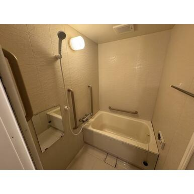 芦屋市茶屋之町の賃貸マンションの浴室