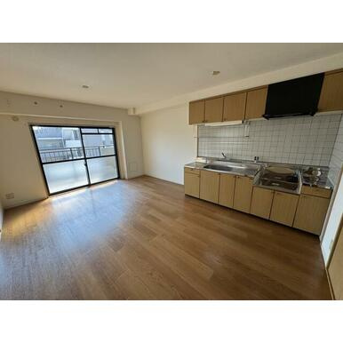 芦屋市茶屋之町の賃貸マンションの居間・リビング