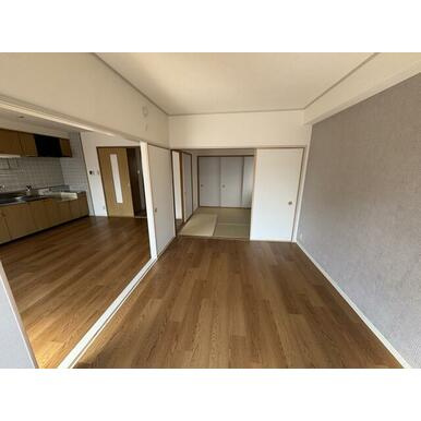 芦屋市茶屋之町の賃貸マンションの居間・リビング
