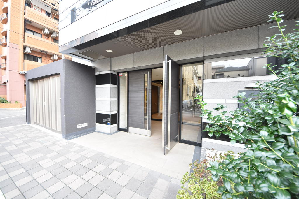 神戸市中央区割塚通２丁目の賃貸マンションのエントランス