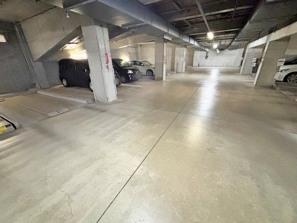 敷地内の屋内駐車場、使用料月額9000円