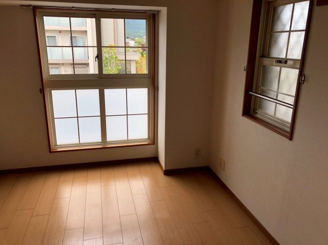 【居間・リビング】 | エスタシオン | 同建物別部屋 現況優先