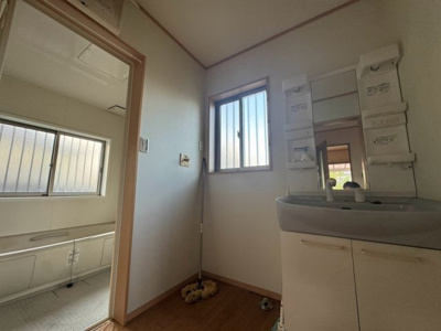 【独立洗面台】 | -三丁目不動産-　熊谷市円光1丁目　平成24年8月築 | 独立洗面台です