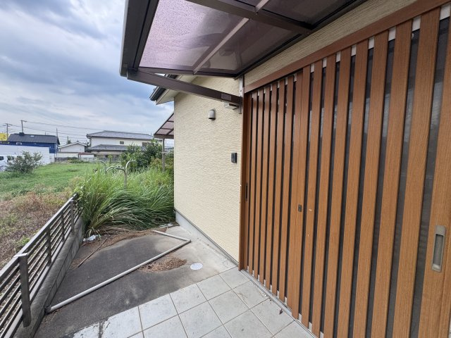【玄関】 | -三丁目不動産-　熊谷市円光1丁目　平成24年8月築 | 明るい玄関です