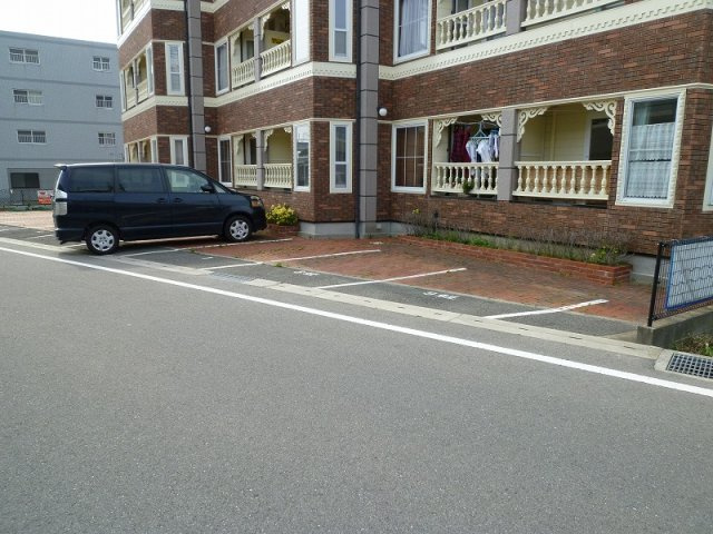 オークヒルズⅡの駐車場|駐車スペースもあります☆