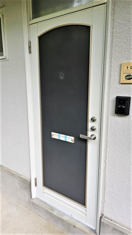 ロイヤルワイズの玄関
