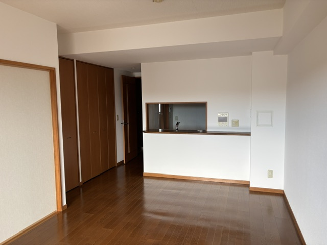 川崎市多摩区菅野戸呂の賃貸マンションの居間・リビング