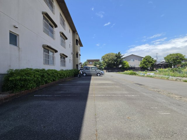 富士ハイツの駐車場