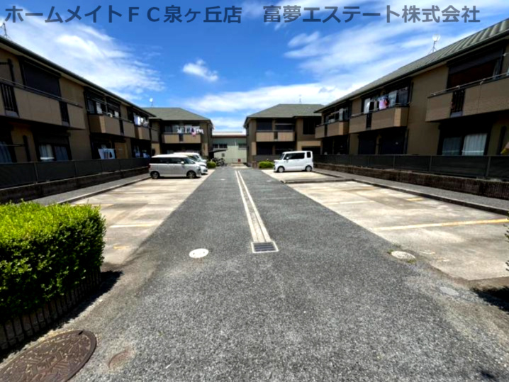 メゾン・ボナールA棟の駐車場