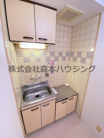 【キッチン】 | 　WESTヒルズ岸和田 | コンパクトなキッチンで掃除もラクラク