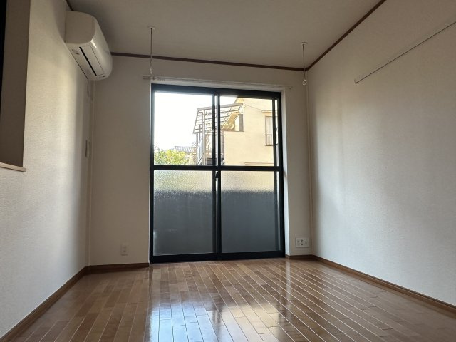 メゾン　シンフォニーの居間・リビング|同建物別室参考写真
