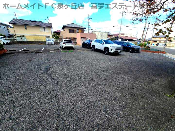 セルサス和泉の駐車場