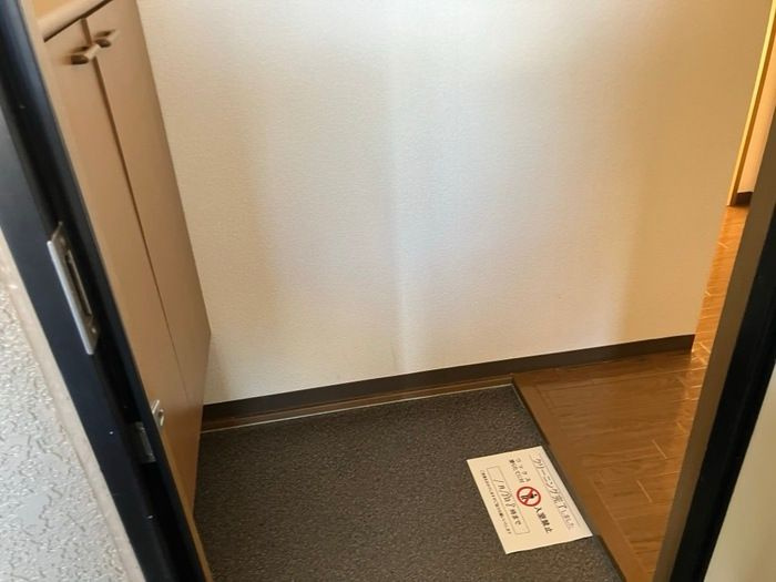 ハイツ・ロビン　Aの玄関