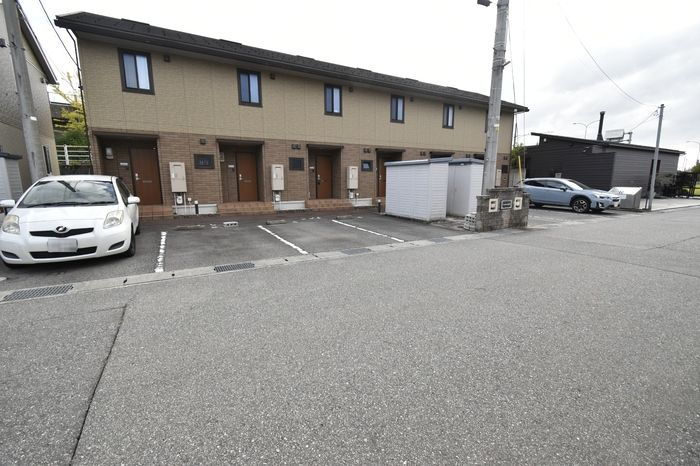 D-room金泉寺の駐車場