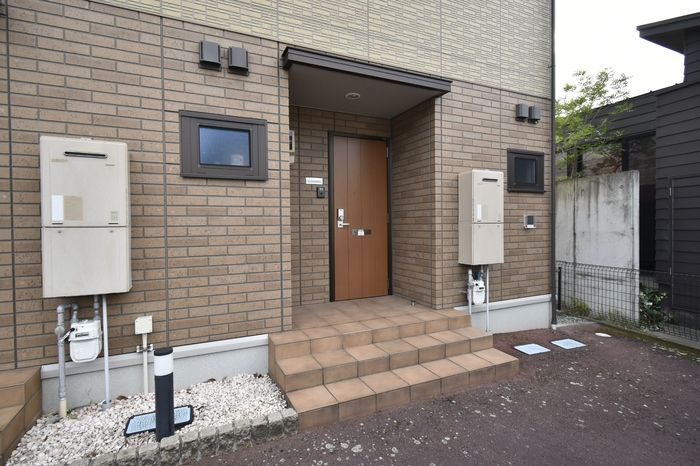 D-room金泉寺のエントランス