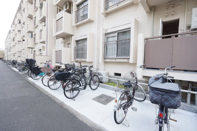 深江橋コーポＥ棟の外観