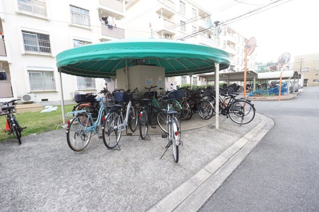 深江橋コーポＥ棟の駐輪場