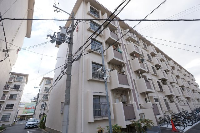 深江橋コーポＥ棟の外観