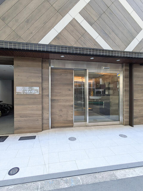 プラティーク日本橋水天宮のエントランス