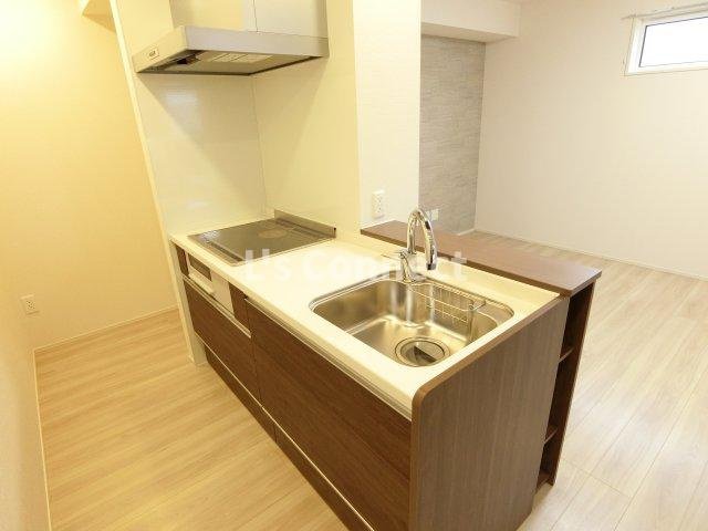 【キッチン】 | Ｄ－ＲＯＯＭすいせん通り | ２口ＩＨとラジエントヒーターの３口システムキッチン。