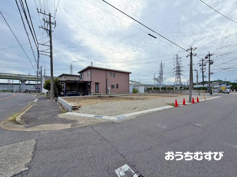 春日井市知多町1丁目（全3棟）の前面道路含む現地写真