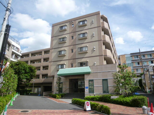 グランハイツ東新宿の外観