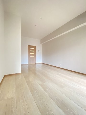 ロイヤルコンフォート渡辺通の居間・リビング|アレンジ自由自在の広々空間です！