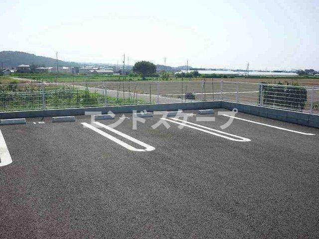 ブリッサＢの駐車場|高崎、前橋のお部屋探しはエンドスケープまで！お客様の理想お聞かせ下さい♪