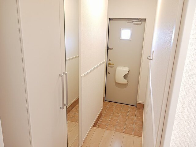 オーロラ要Ｂの玄関|明るい玄関です