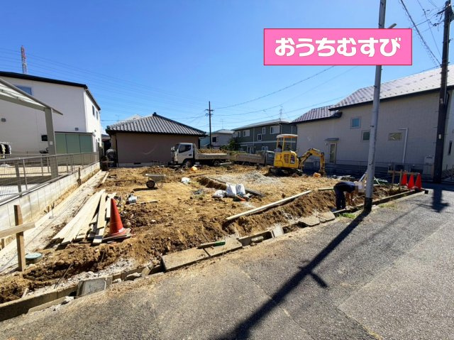 春日井市穴橋町字山本(全2棟)の前面道路含む現地写真